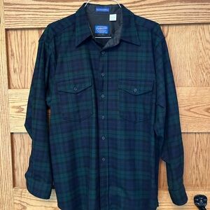 Men’s black watch tartan plaid wool Pendleton shirt.